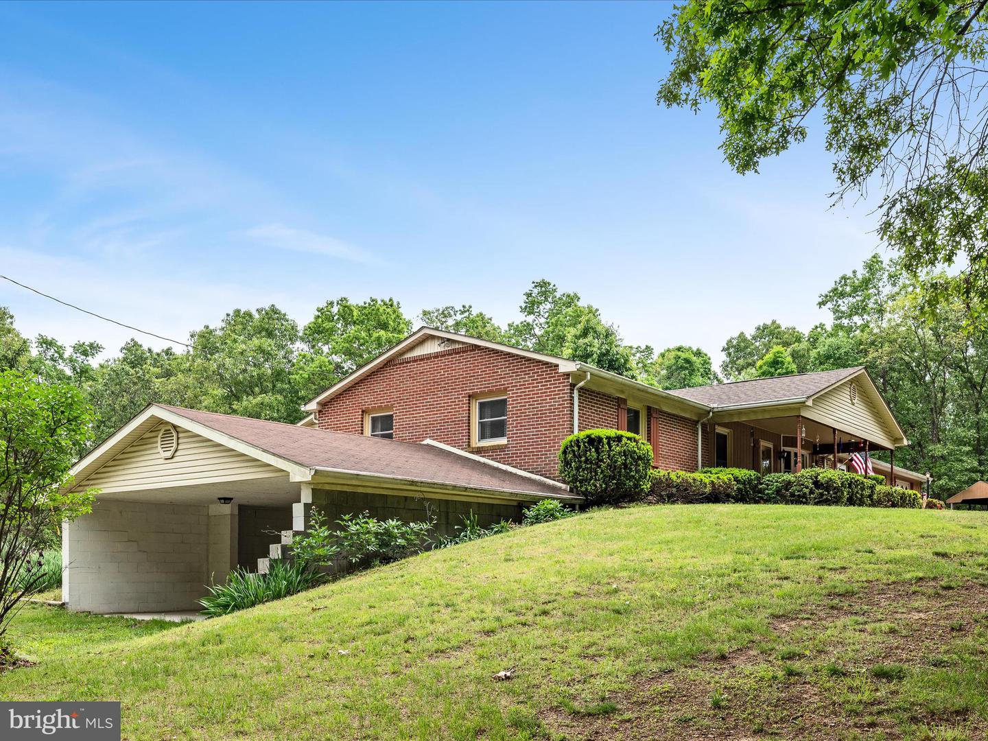 281 LIGHT RD, WINCHESTER, Virginia 22603, 3 Bedrooms Bedrooms, 7 Rooms Rooms,2 BathroomsBathrooms,Residential,For sale,281 LIGHT RD,VAFV2034036 MLS # VAFV2034036