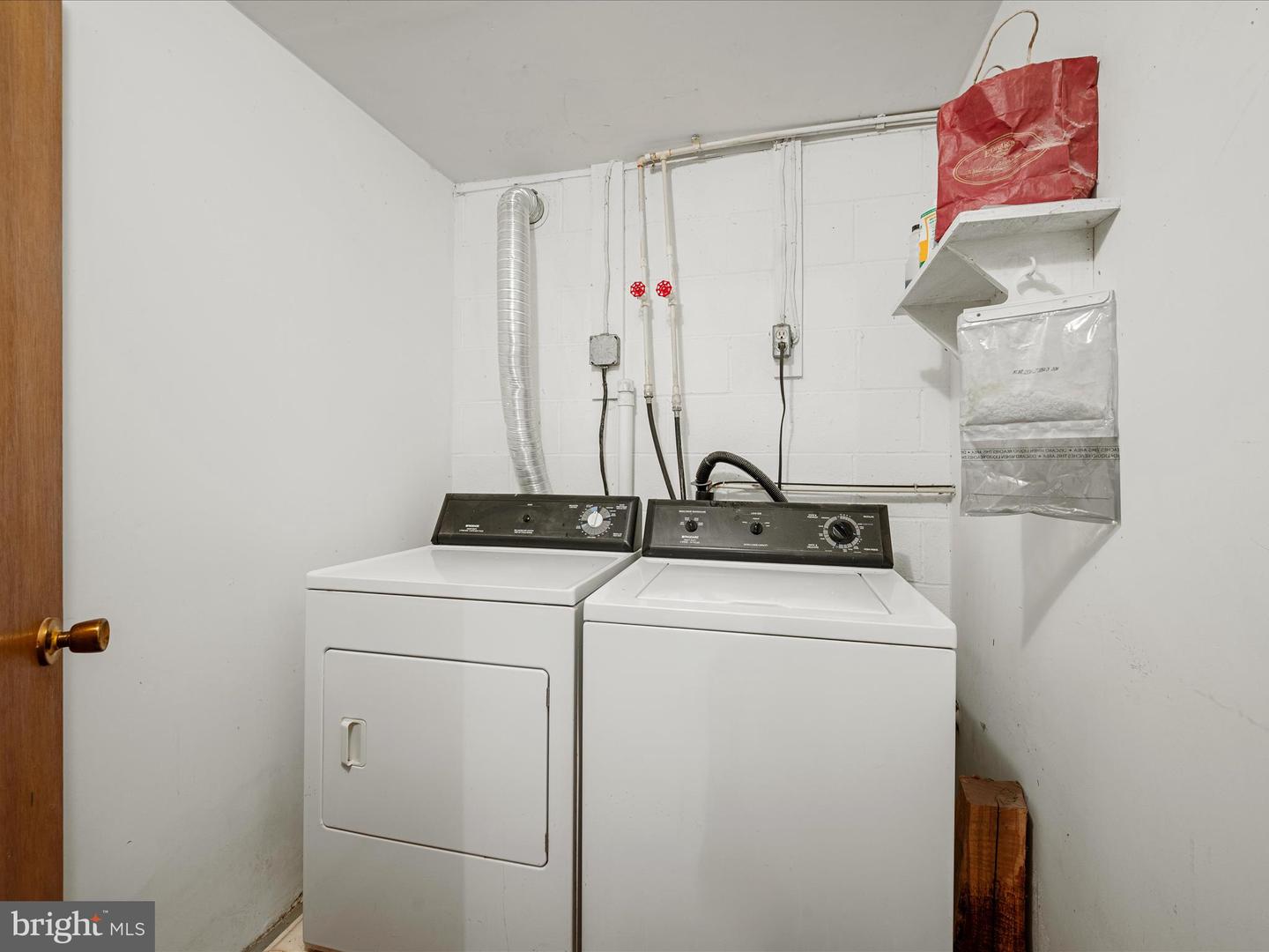 281 LIGHT RD, WINCHESTER, Virginia 22603, 3 Bedrooms Bedrooms, 7 Rooms Rooms,2 BathroomsBathrooms,Residential,For sale,281 LIGHT RD,VAFV2034036 MLS # VAFV2034036