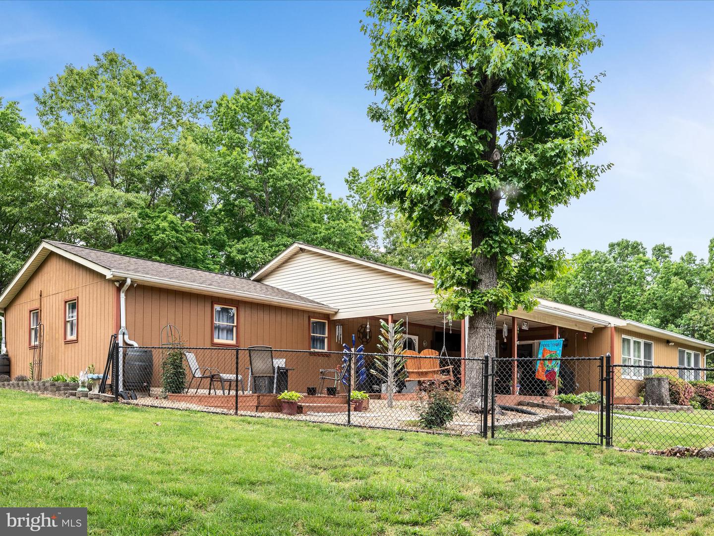 281 LIGHT RD, WINCHESTER, Virginia 22603, 3 Bedrooms Bedrooms, 7 Rooms Rooms,2 BathroomsBathrooms,Residential,For sale,281 LIGHT RD,VAFV2034036 MLS # VAFV2034036