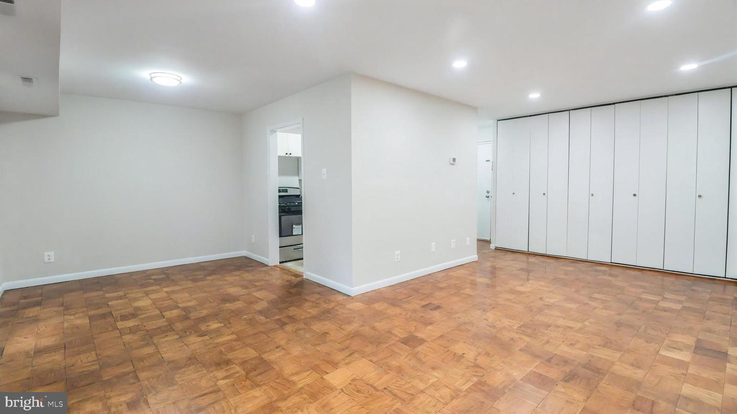 3100 S MANCHESTER ST #224, FALLS CHURCH, Virginia 22044, 1 Bedroom Bedrooms, ,1 BathroomBathrooms,Residential,For sale,3100 S MANCHESTER ST #224,VAFX2240392 MLS # VAFX2240392
