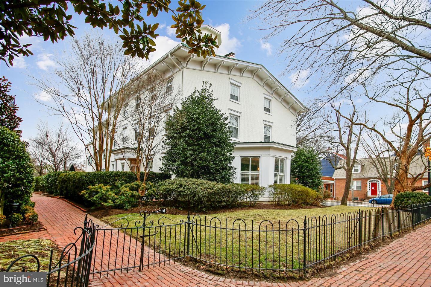 300 S COLUMBUS ST, ALEXANDRIA, Virginia 22314, 3 Bedrooms Bedrooms, 13 Rooms Rooms,3 BathroomsBathrooms,Residential,For sale,300 S COLUMBUS ST,VAAX2045270 MLS # VAAX2045270
