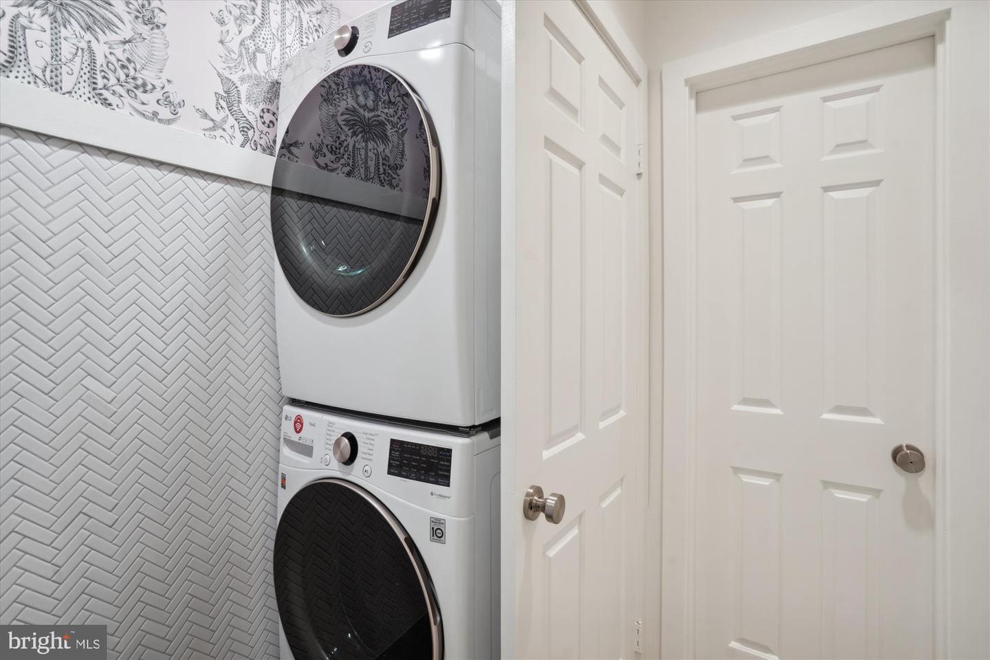 300 S COLUMBUS ST, ALEXANDRIA, Virginia 22314, 3 Bedrooms Bedrooms, 13 Rooms Rooms,3 BathroomsBathrooms,Residential,For sale,300 S COLUMBUS ST,VAAX2045270 MLS # VAAX2045270