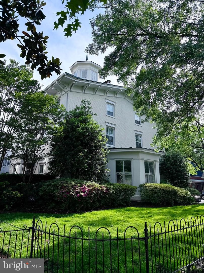 300 S COLUMBUS ST, ALEXANDRIA, Virginia 22314, 3 Bedrooms Bedrooms, 13 Rooms Rooms,3 BathroomsBathrooms,Residential,For sale,300 S COLUMBUS ST,VAAX2045270 MLS # VAAX2045270