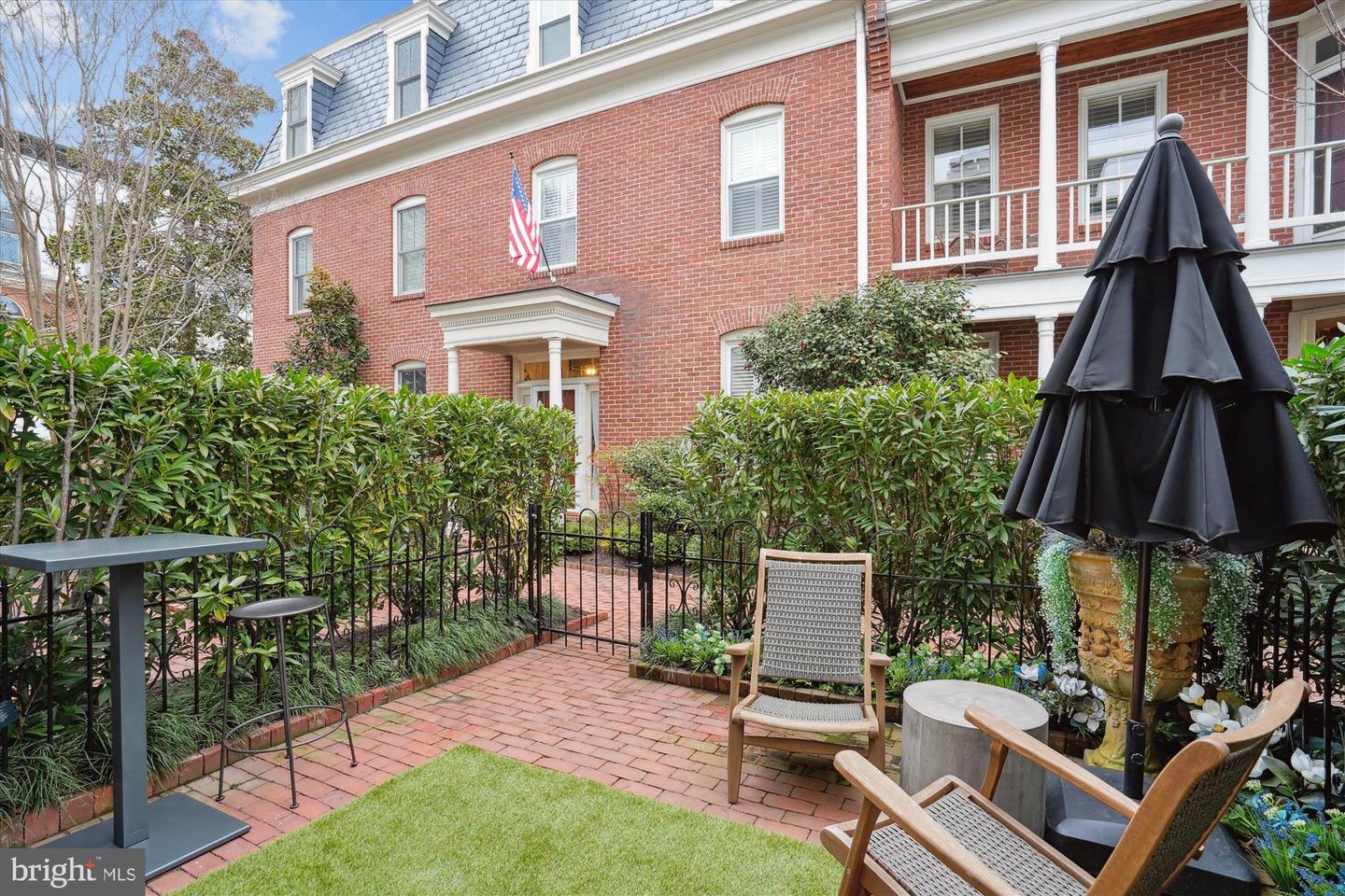 300 S COLUMBUS ST, ALEXANDRIA, Virginia 22314, 3 Bedrooms Bedrooms, 13 Rooms Rooms,3 BathroomsBathrooms,Residential,For sale,300 S COLUMBUS ST,VAAX2045270 MLS # VAAX2045270