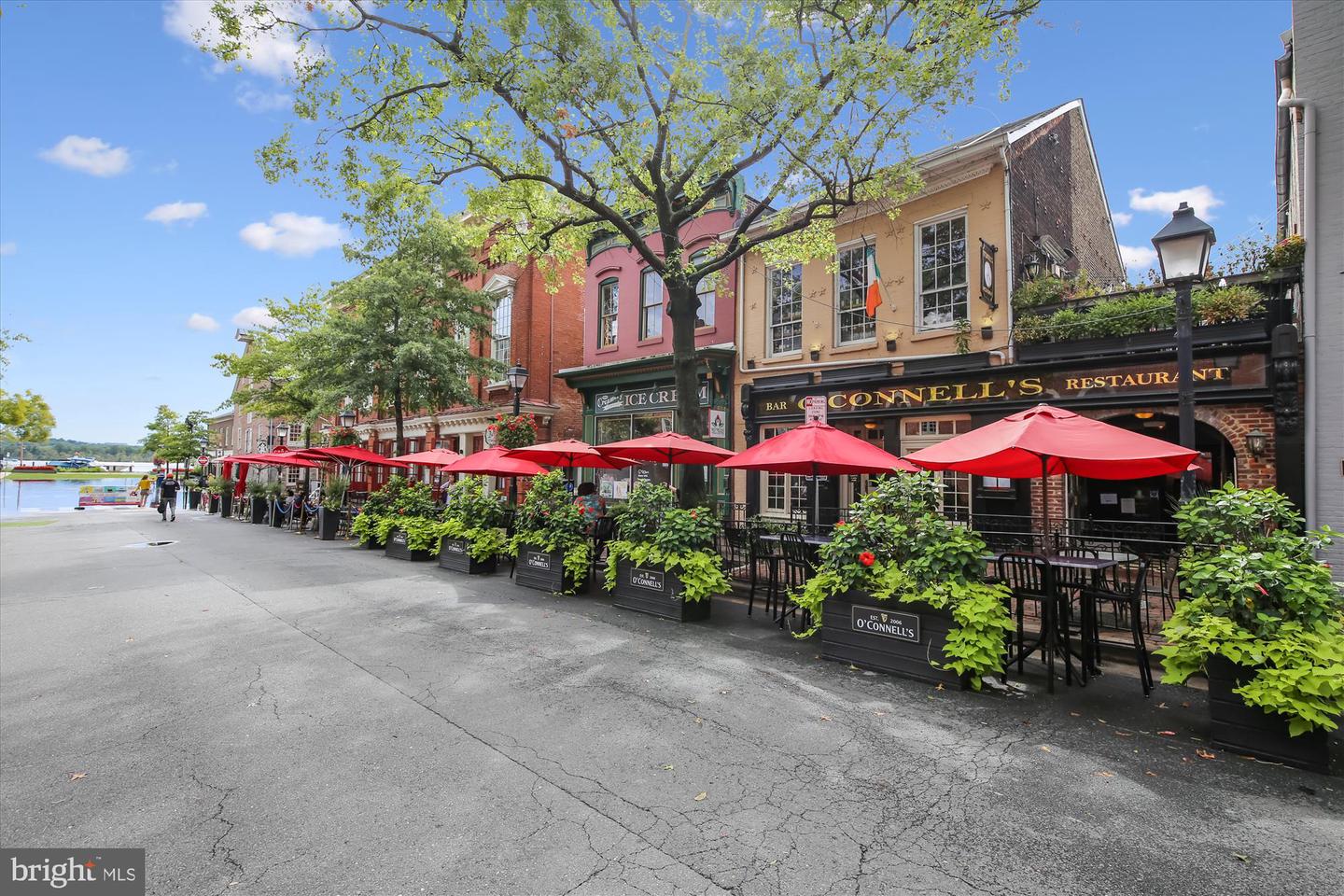 300 S COLUMBUS ST, ALEXANDRIA, Virginia 22314, 3 Bedrooms Bedrooms, 13 Rooms Rooms,3 BathroomsBathrooms,Residential,For sale,300 S COLUMBUS ST,VAAX2045270 MLS # VAAX2045270