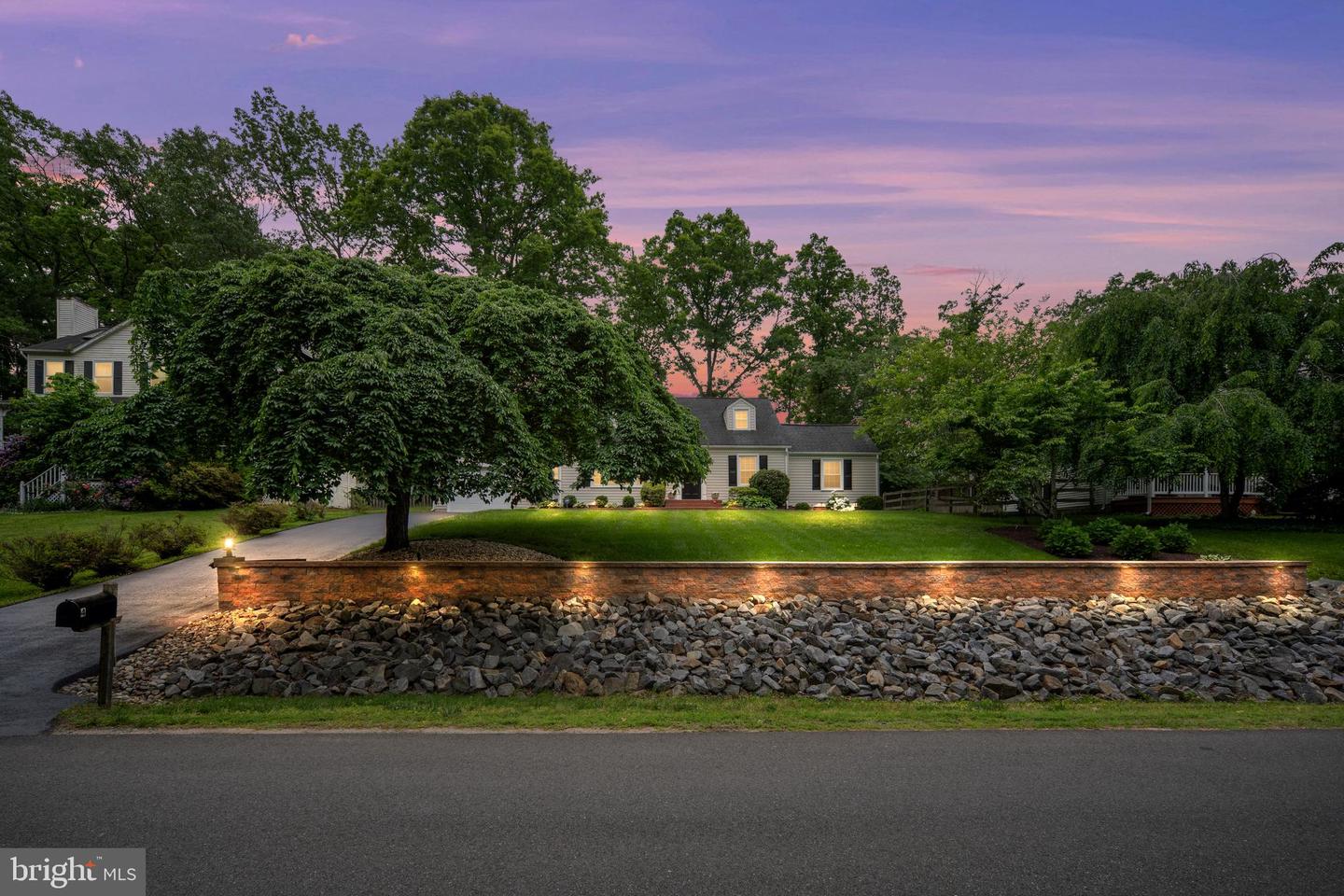 4 HUNTINGTON DR, FREDERICKSBURG, Virginia 22405, 4 Bedrooms Bedrooms, ,2 BathroomsBathrooms,Residential,For sale,4 HUNTINGTON DR,VAST2038796 MLS # VAST2038796
