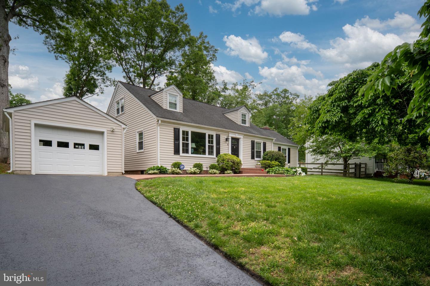 4 HUNTINGTON DR, FREDERICKSBURG, Virginia 22405, 4 Bedrooms Bedrooms, ,2 BathroomsBathrooms,Residential,For sale,4 HUNTINGTON DR,VAST2038796 MLS # VAST2038796