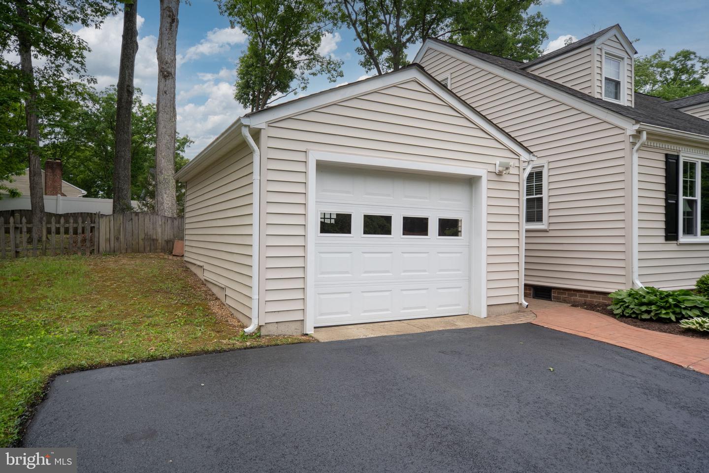 4 HUNTINGTON DR, FREDERICKSBURG, Virginia 22405, 4 Bedrooms Bedrooms, ,2 BathroomsBathrooms,Residential,For sale,4 HUNTINGTON DR,VAST2038796 MLS # VAST2038796