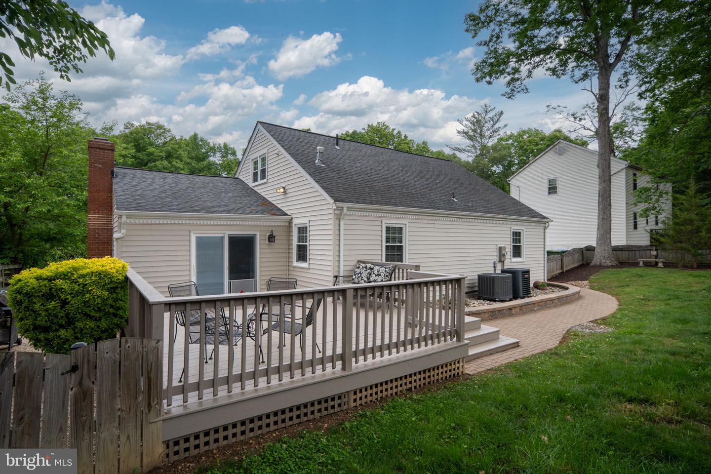 4 HUNTINGTON DR, FREDERICKSBURG, Virginia 22405, 4 Bedrooms Bedrooms, ,2 BathroomsBathrooms,Residential,For sale,4 HUNTINGTON DR,VAST2038796 MLS # VAST2038796