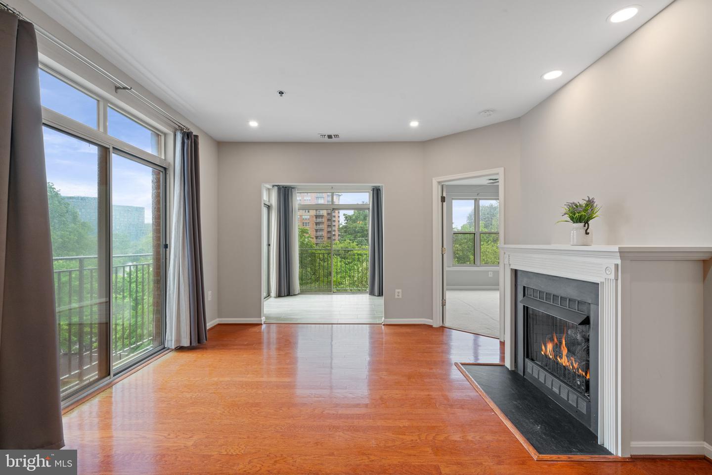 1860 STRATFORD PARK PL #305, RESTON, Virginia 20190, 2 Bedrooms Bedrooms, ,2 BathroomsBathrooms,Residential,For sale,1860 STRATFORD PARK PL #305,VAFX2240384 MLS # VAFX2240384