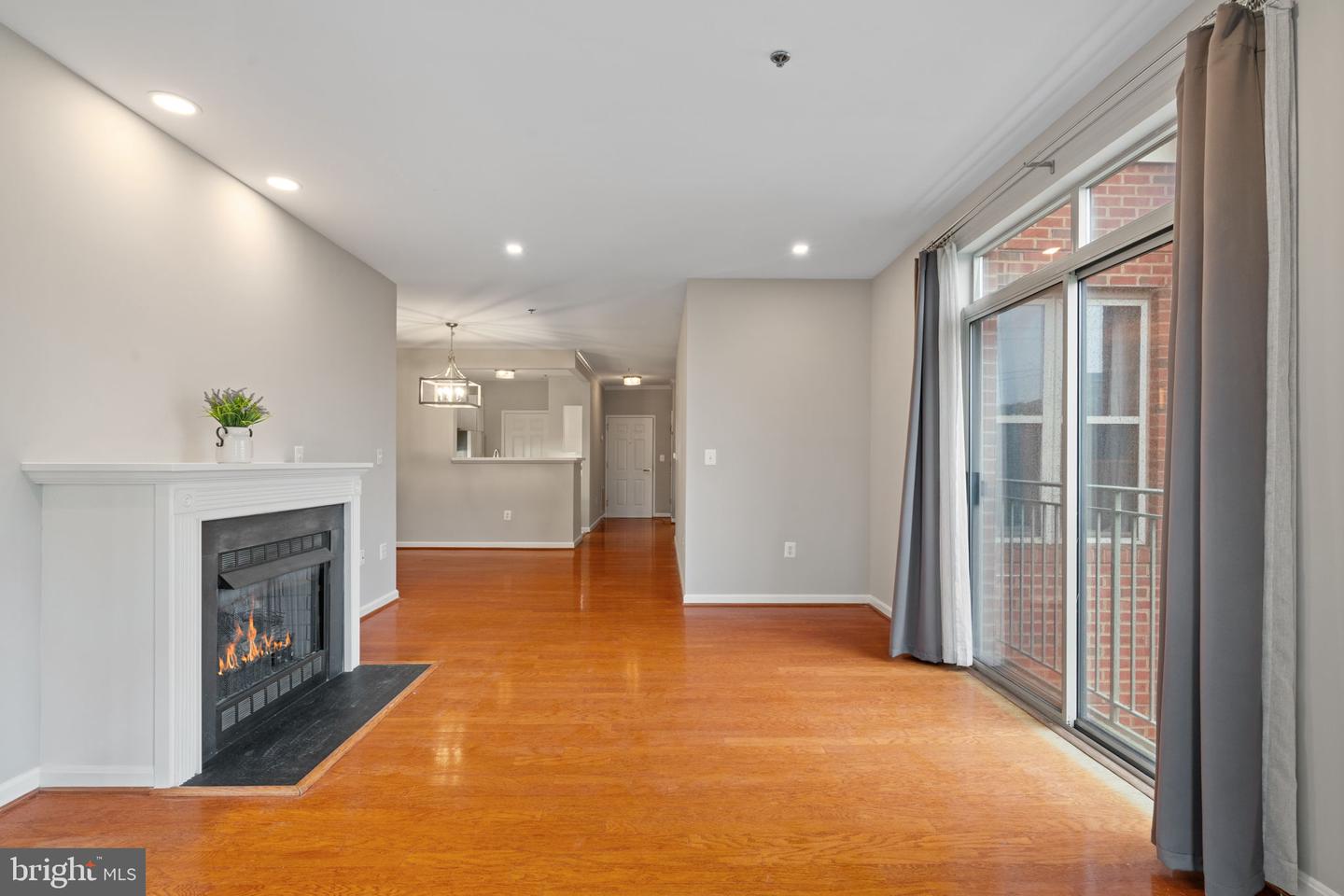 1860 STRATFORD PARK PL #305, RESTON, Virginia 20190, 2 Bedrooms Bedrooms, ,2 BathroomsBathrooms,Residential,For sale,1860 STRATFORD PARK PL #305,VAFX2240384 MLS # VAFX2240384