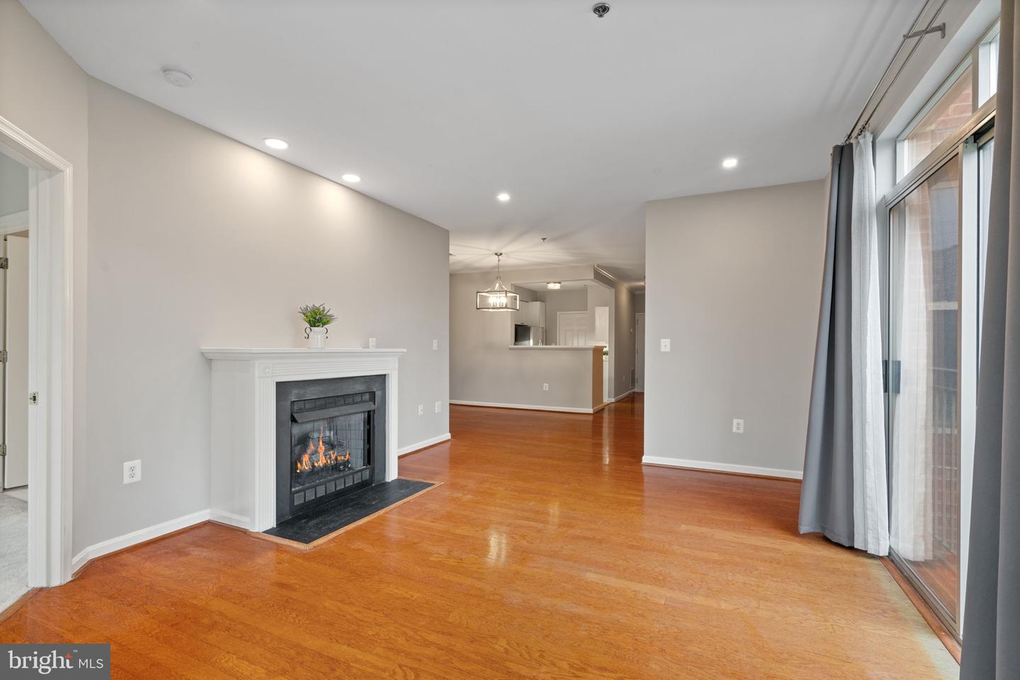 1860 STRATFORD PARK PL #305, RESTON, Virginia 20190, 2 Bedrooms Bedrooms, ,2 BathroomsBathrooms,Residential,For sale,1860 STRATFORD PARK PL #305,VAFX2240384 MLS # VAFX2240384