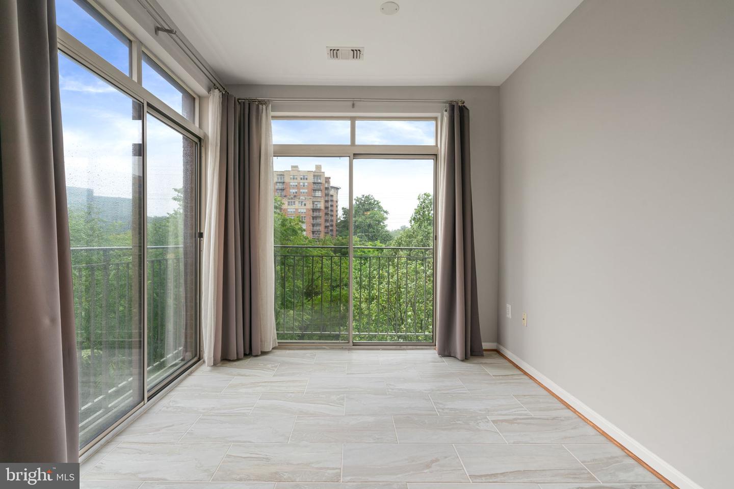 1860 STRATFORD PARK PL #305, RESTON, Virginia 20190, 2 Bedrooms Bedrooms, ,2 BathroomsBathrooms,Residential,For sale,1860 STRATFORD PARK PL #305,VAFX2240384 MLS # VAFX2240384