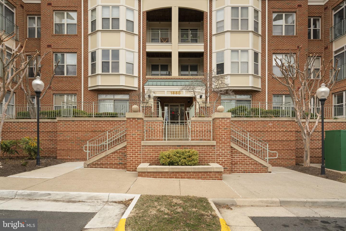 1860 STRATFORD PARK PL #305, RESTON, Virginia 20190, 2 Bedrooms Bedrooms, ,2 BathroomsBathrooms,Residential,For sale,1860 STRATFORD PARK PL #305,VAFX2240384 MLS # VAFX2240384