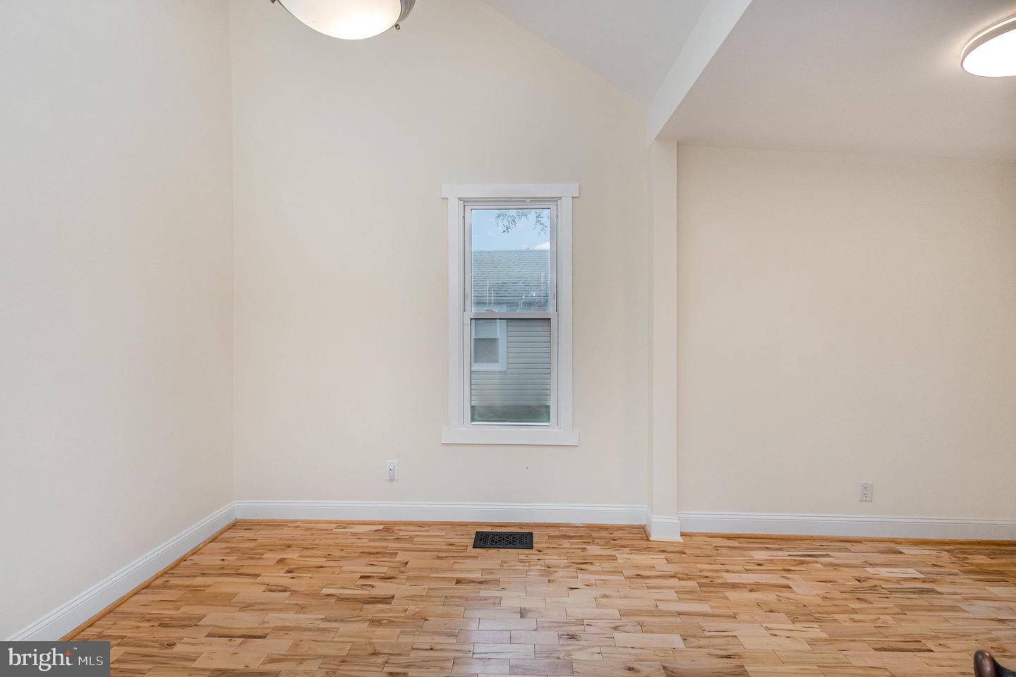 1616 S OAKLAND ST, ARLINGTON, Virginia 22204, 2 Bedrooms Bedrooms, ,1 BathroomBathrooms,Residential,For sale,1616 S OAKLAND ST,VAAR2057482 MLS # VAAR2057482