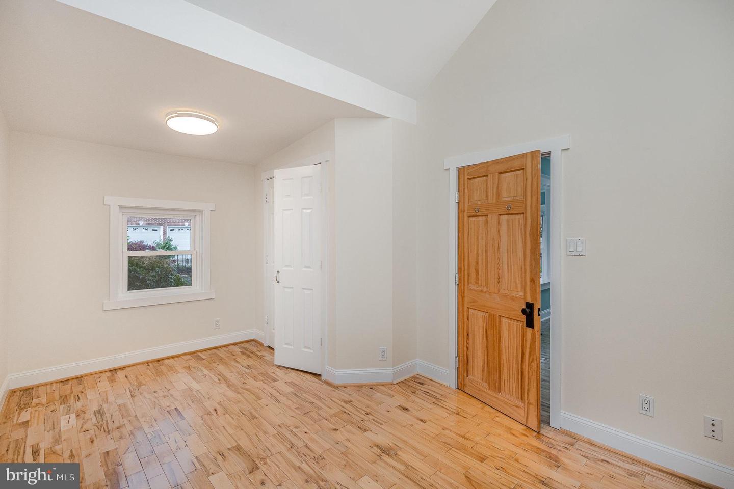 1616 S OAKLAND ST, ARLINGTON, Virginia 22204, 2 Bedrooms Bedrooms, ,1 BathroomBathrooms,Residential,For sale,1616 S OAKLAND ST,VAAR2057482 MLS # VAAR2057482