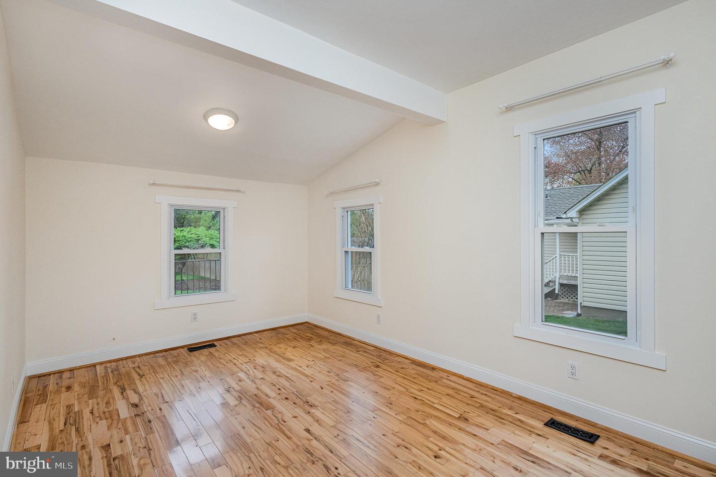 1616 S OAKLAND ST, ARLINGTON, Virginia 22204, 2 Bedrooms Bedrooms, ,1 BathroomBathrooms,Residential,For sale,1616 S OAKLAND ST,VAAR2057482 MLS # VAAR2057482