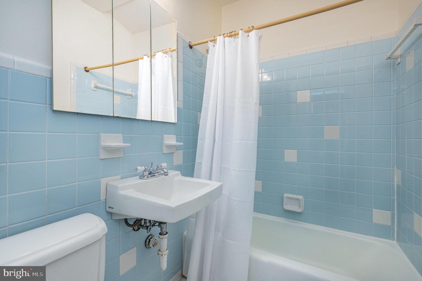 1616 S OAKLAND ST, ARLINGTON, Virginia 22204, 2 Bedrooms Bedrooms, ,1 BathroomBathrooms,Residential,For sale,1616 S OAKLAND ST,VAAR2057482 MLS # VAAR2057482