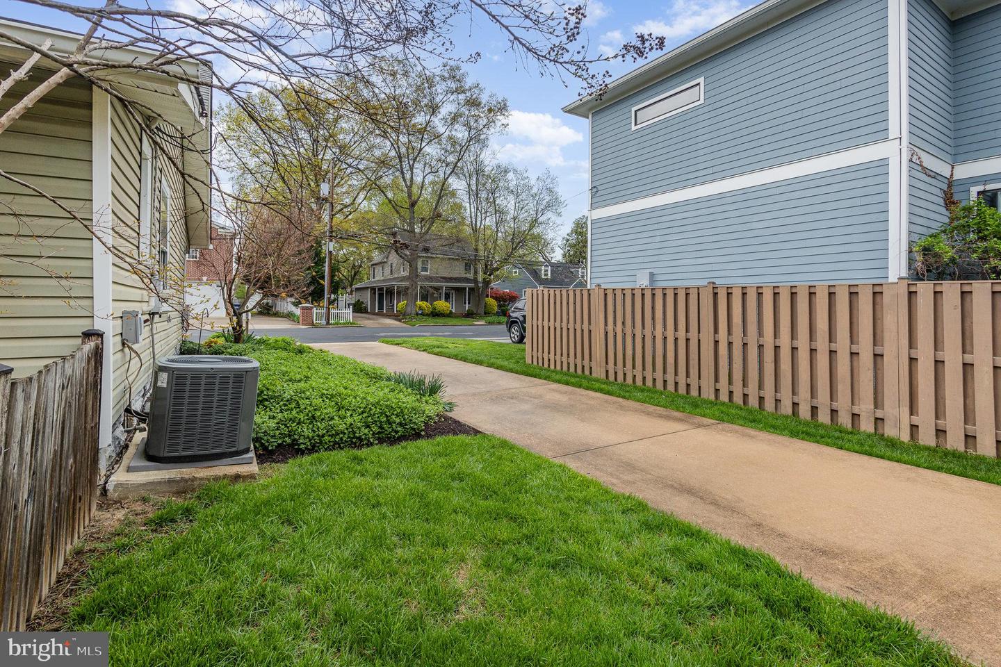 1616 S OAKLAND ST, ARLINGTON, Virginia 22204, 2 Bedrooms Bedrooms, ,1 BathroomBathrooms,Residential,For sale,1616 S OAKLAND ST,VAAR2057482 MLS # VAAR2057482