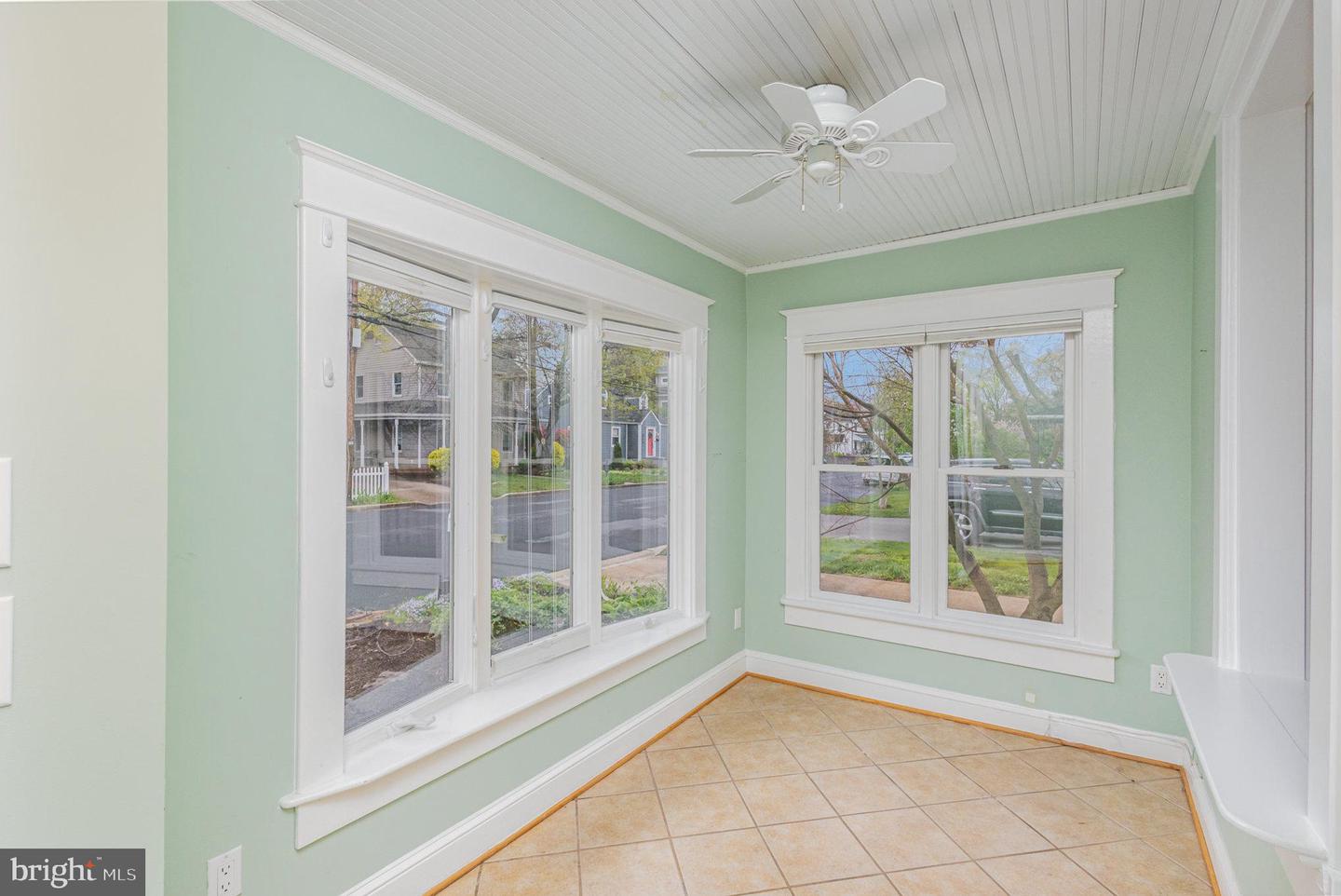 1616 S OAKLAND ST, ARLINGTON, Virginia 22204, 2 Bedrooms Bedrooms, ,1 BathroomBathrooms,Residential,For sale,1616 S OAKLAND ST,VAAR2057482 MLS # VAAR2057482
