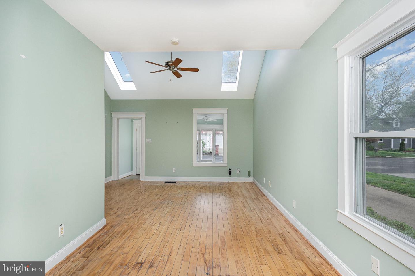 1616 S OAKLAND ST, ARLINGTON, Virginia 22204, 2 Bedrooms Bedrooms, ,1 BathroomBathrooms,Residential,For sale,1616 S OAKLAND ST,VAAR2057482 MLS # VAAR2057482