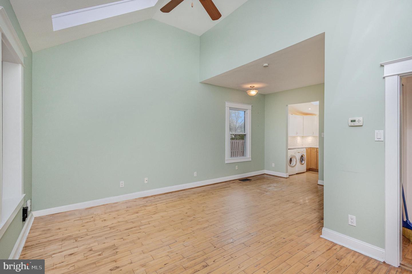 1616 S OAKLAND ST, ARLINGTON, Virginia 22204, 2 Bedrooms Bedrooms, ,1 BathroomBathrooms,Residential,For sale,1616 S OAKLAND ST,VAAR2057482 MLS # VAAR2057482