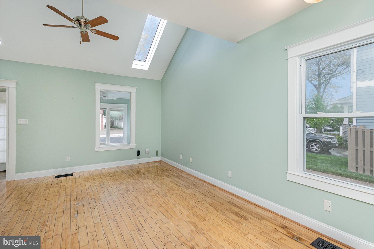1616 S OAKLAND ST, ARLINGTON, Virginia 22204, 2 Bedrooms Bedrooms, ,1 BathroomBathrooms,Residential,For sale,1616 S OAKLAND ST,VAAR2057482 MLS # VAAR2057482
