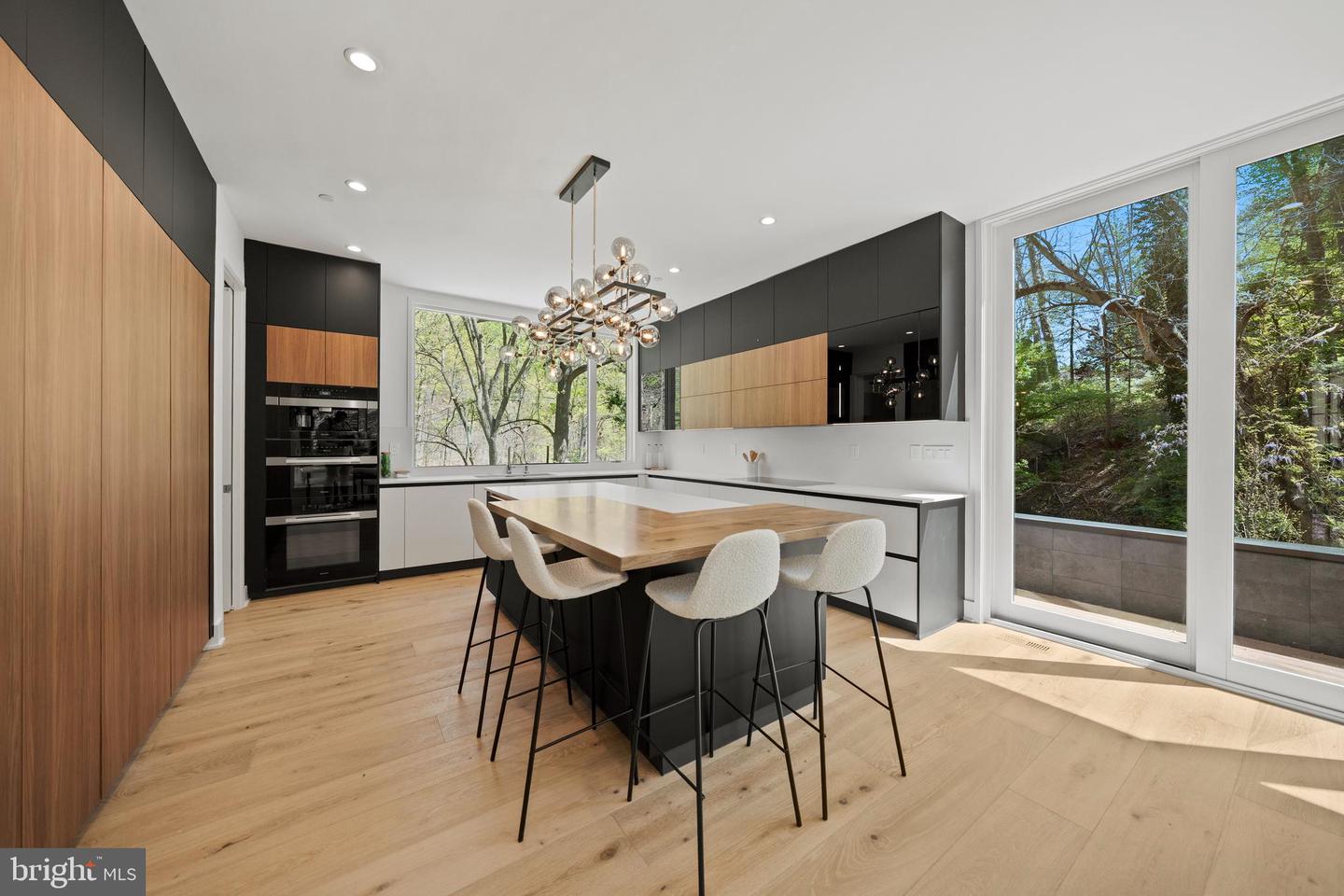4656 BROAD BRANCH RD NW, WASHINGTON, District Of Columbia 20008, 6 Bedrooms Bedrooms, ,5 BathroomsBathrooms,Residential,For sale,4656 BROAD BRANCH RD NW,DCDC2200526 MLS # DCDC2200526