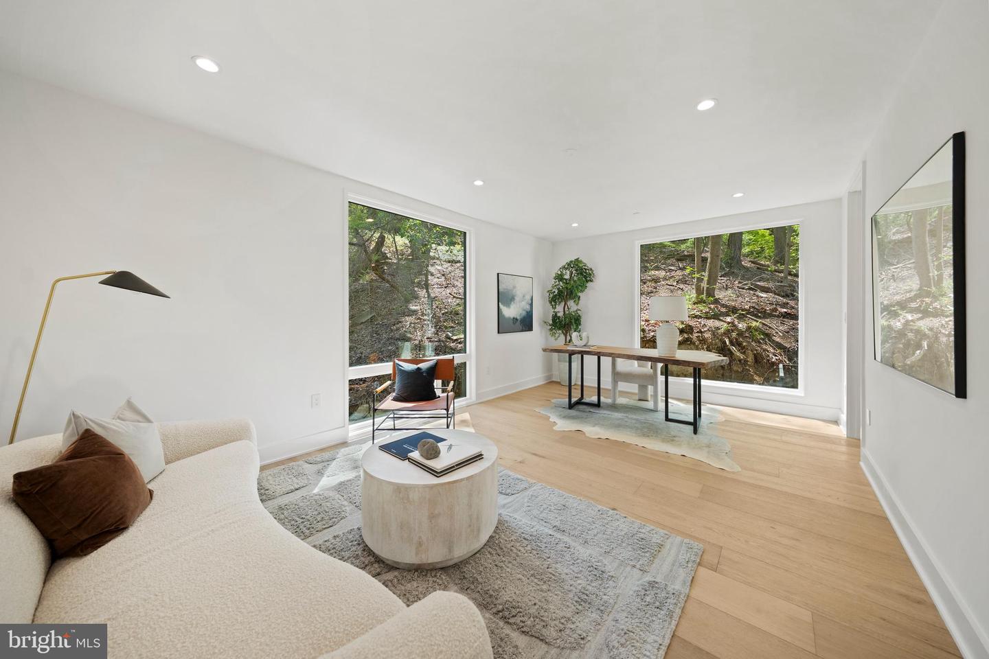 4656 BROAD BRANCH RD NW, WASHINGTON, District Of Columbia 20008, 6 Bedrooms Bedrooms, ,5 BathroomsBathrooms,Residential,For sale,4656 BROAD BRANCH RD NW,DCDC2200526 MLS # DCDC2200526