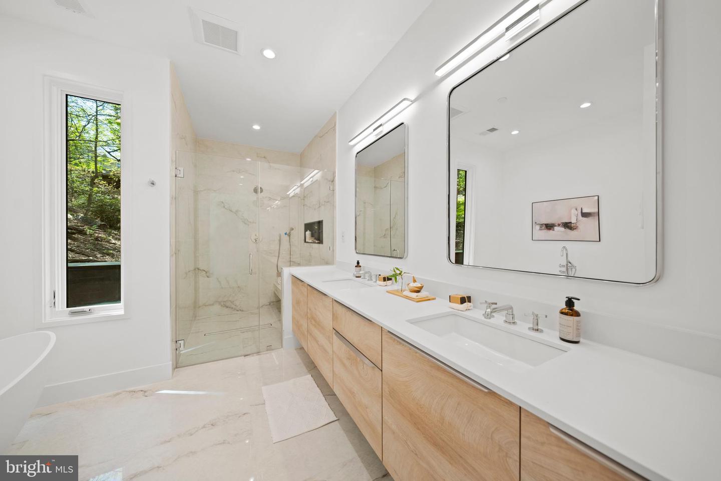 4656 BROAD BRANCH RD NW, WASHINGTON, District Of Columbia 20008, 6 Bedrooms Bedrooms, ,5 BathroomsBathrooms,Residential,For sale,4656 BROAD BRANCH RD NW,DCDC2200526 MLS # DCDC2200526