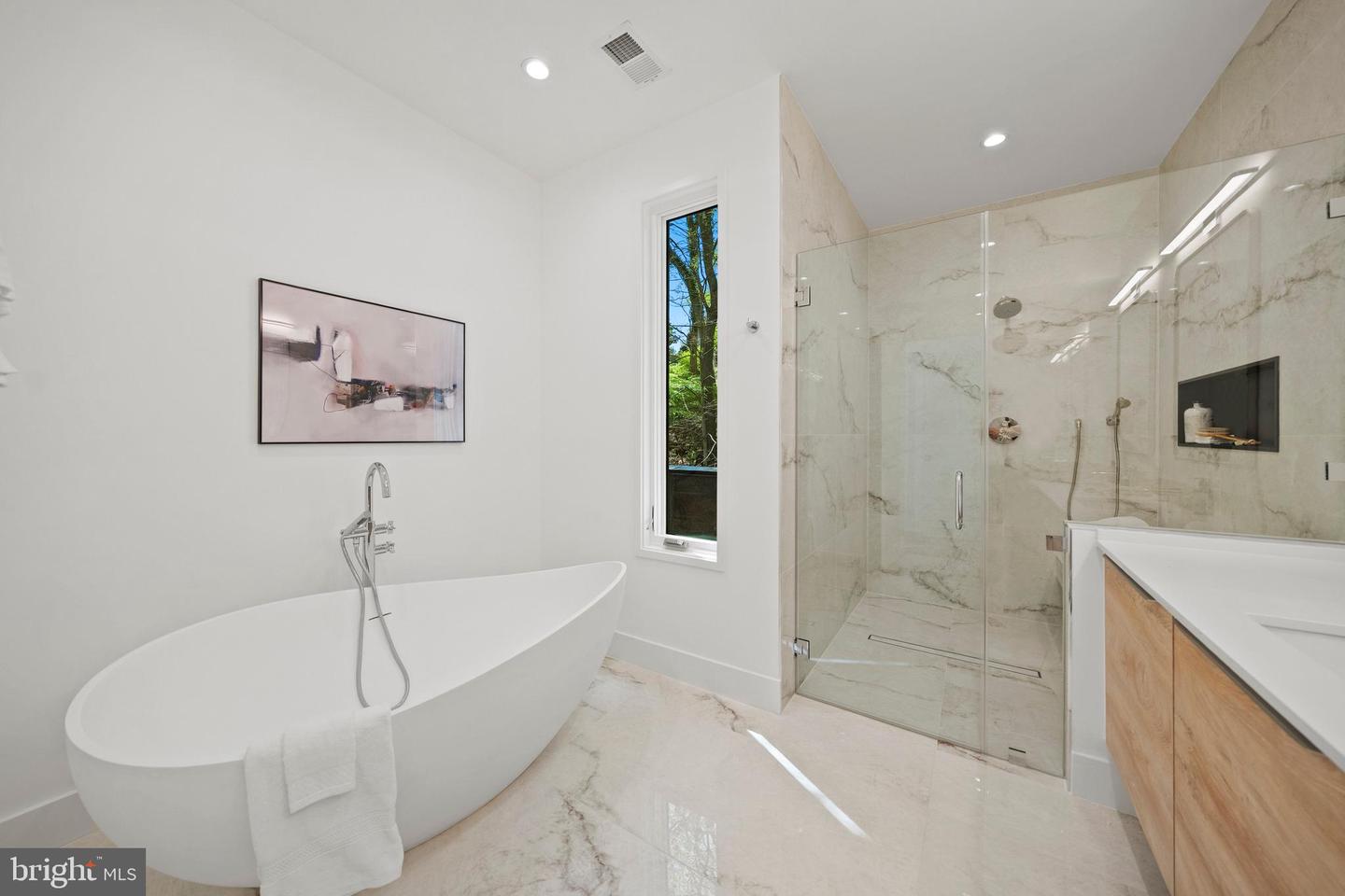 4656 BROAD BRANCH RD NW, WASHINGTON, District Of Columbia 20008, 6 Bedrooms Bedrooms, ,5 BathroomsBathrooms,Residential,For sale,4656 BROAD BRANCH RD NW,DCDC2200526 MLS # DCDC2200526