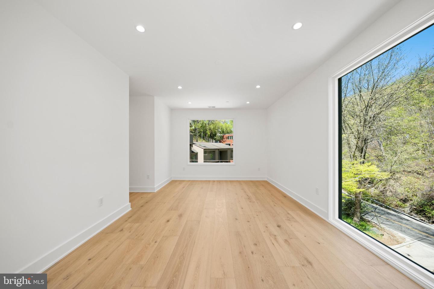 4656 BROAD BRANCH RD NW, WASHINGTON, District Of Columbia 20008, 6 Bedrooms Bedrooms, ,5 BathroomsBathrooms,Residential,For sale,4656 BROAD BRANCH RD NW,DCDC2200526 MLS # DCDC2200526