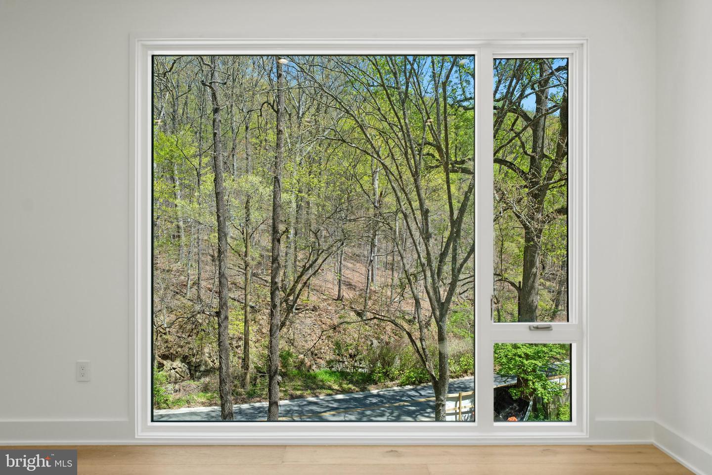4656 BROAD BRANCH RD NW, WASHINGTON, District Of Columbia 20008, 6 Bedrooms Bedrooms, ,5 BathroomsBathrooms,Residential,For sale,4656 BROAD BRANCH RD NW,DCDC2200526 MLS # DCDC2200526