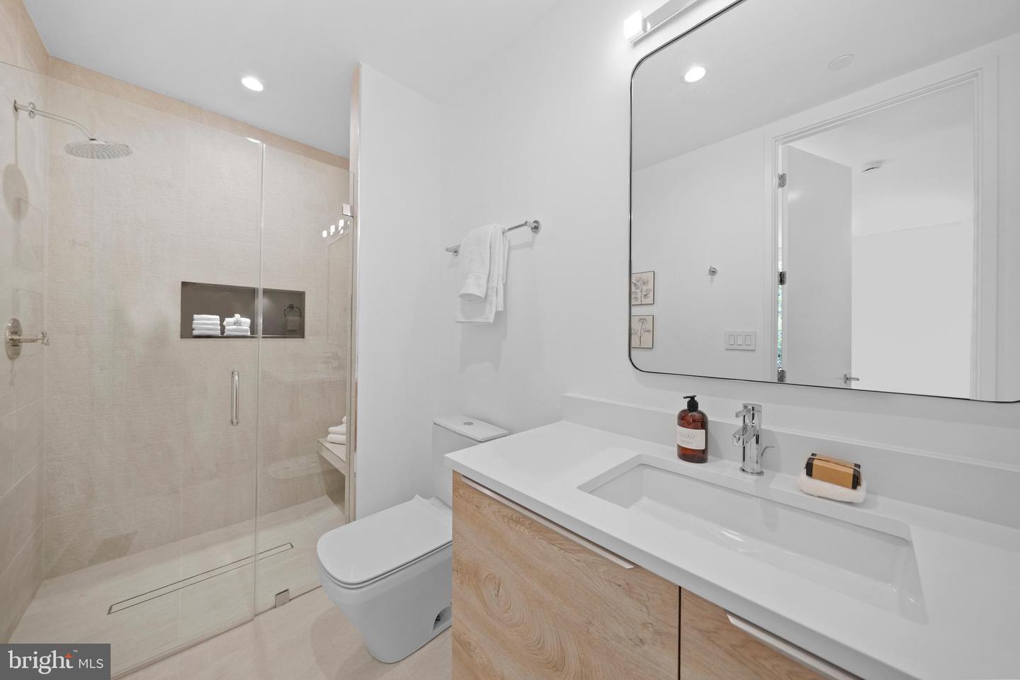 4656 BROAD BRANCH RD NW, WASHINGTON, District Of Columbia 20008, 6 Bedrooms Bedrooms, ,5 BathroomsBathrooms,Residential,For sale,4656 BROAD BRANCH RD NW,DCDC2200526 MLS # DCDC2200526