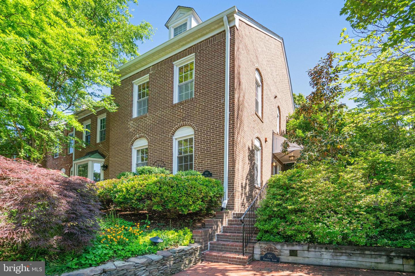 101 ROBERTS LN, ALEXANDRIA, Virginia 22314, 3 Bedrooms Bedrooms, ,2 BathroomsBathrooms,Residential,For sale,101 ROBERTS LN,VAAX2045346 MLS # VAAX2045346