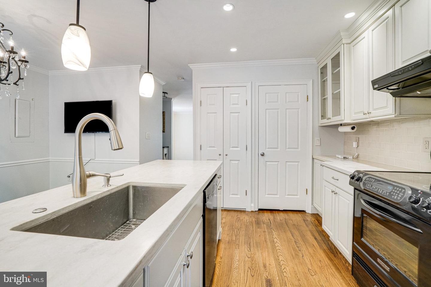 101 ROBERTS LN, ALEXANDRIA, Virginia 22314, 3 Bedrooms Bedrooms, ,2 BathroomsBathrooms,Residential,For sale,101 ROBERTS LN,VAAX2045346 MLS # VAAX2045346