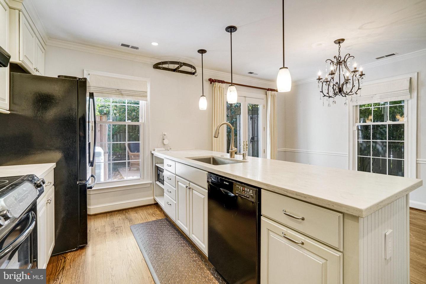 101 ROBERTS LN, ALEXANDRIA, Virginia 22314, 3 Bedrooms Bedrooms, ,2 BathroomsBathrooms,Residential,For sale,101 ROBERTS LN,VAAX2045346 MLS # VAAX2045346