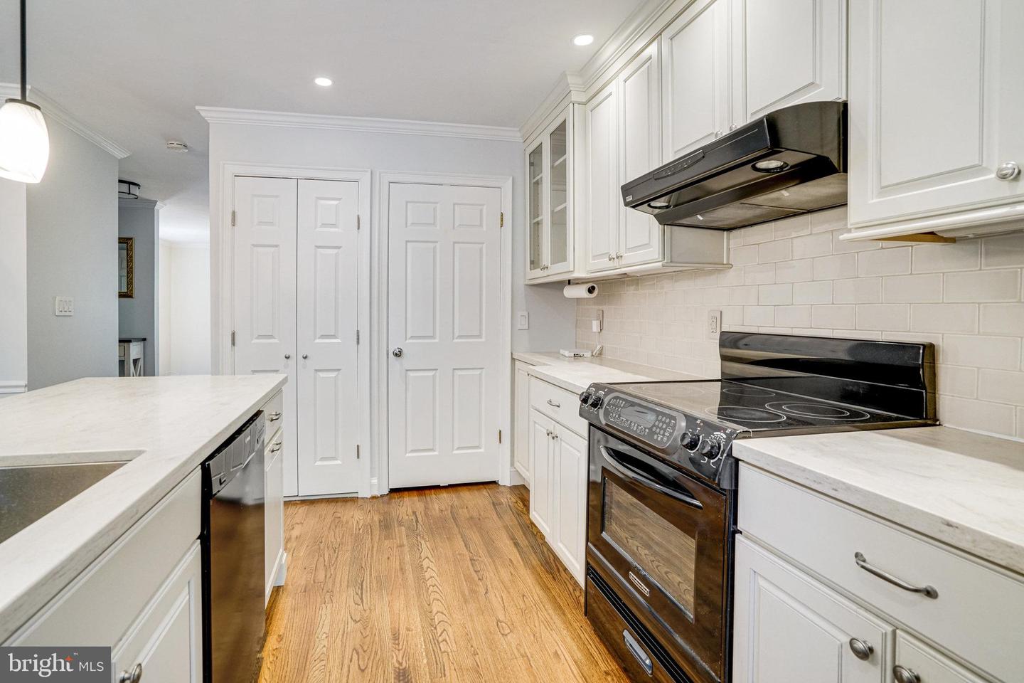 101 ROBERTS LN, ALEXANDRIA, Virginia 22314, 3 Bedrooms Bedrooms, ,2 BathroomsBathrooms,Residential,For sale,101 ROBERTS LN,VAAX2045346 MLS # VAAX2045346