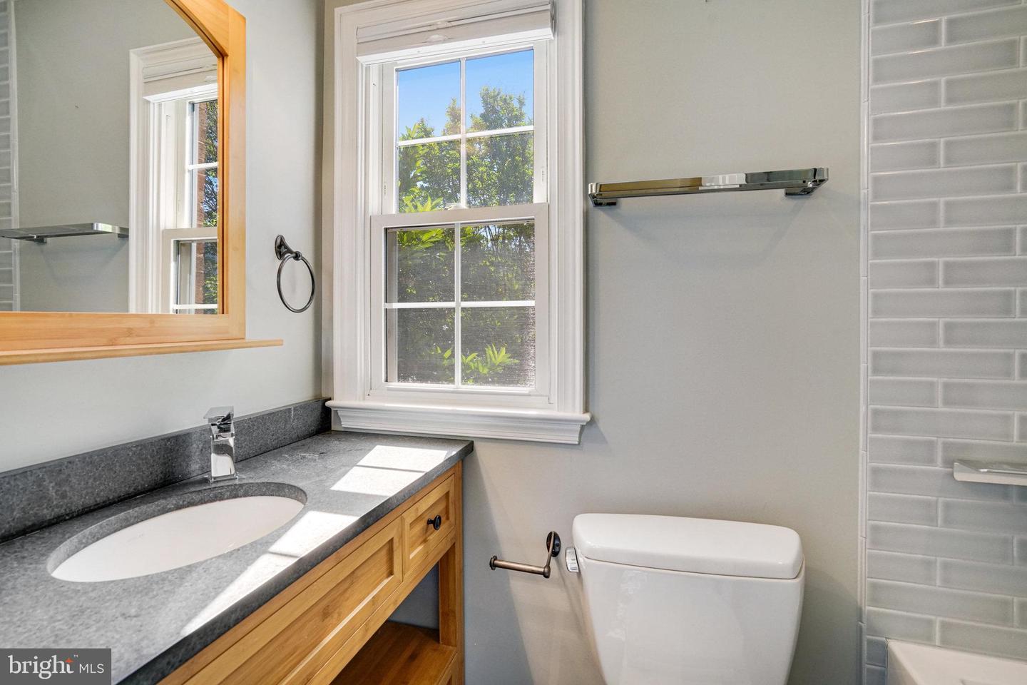 101 ROBERTS LN, ALEXANDRIA, Virginia 22314, 3 Bedrooms Bedrooms, ,2 BathroomsBathrooms,Residential,For sale,101 ROBERTS LN,VAAX2045346 MLS # VAAX2045346