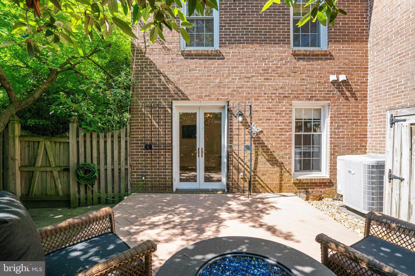 101 ROBERTS LN, ALEXANDRIA, Virginia 22314, 3 Bedrooms Bedrooms, ,2 BathroomsBathrooms,Residential,For sale,101 ROBERTS LN,VAAX2045346 MLS # VAAX2045346