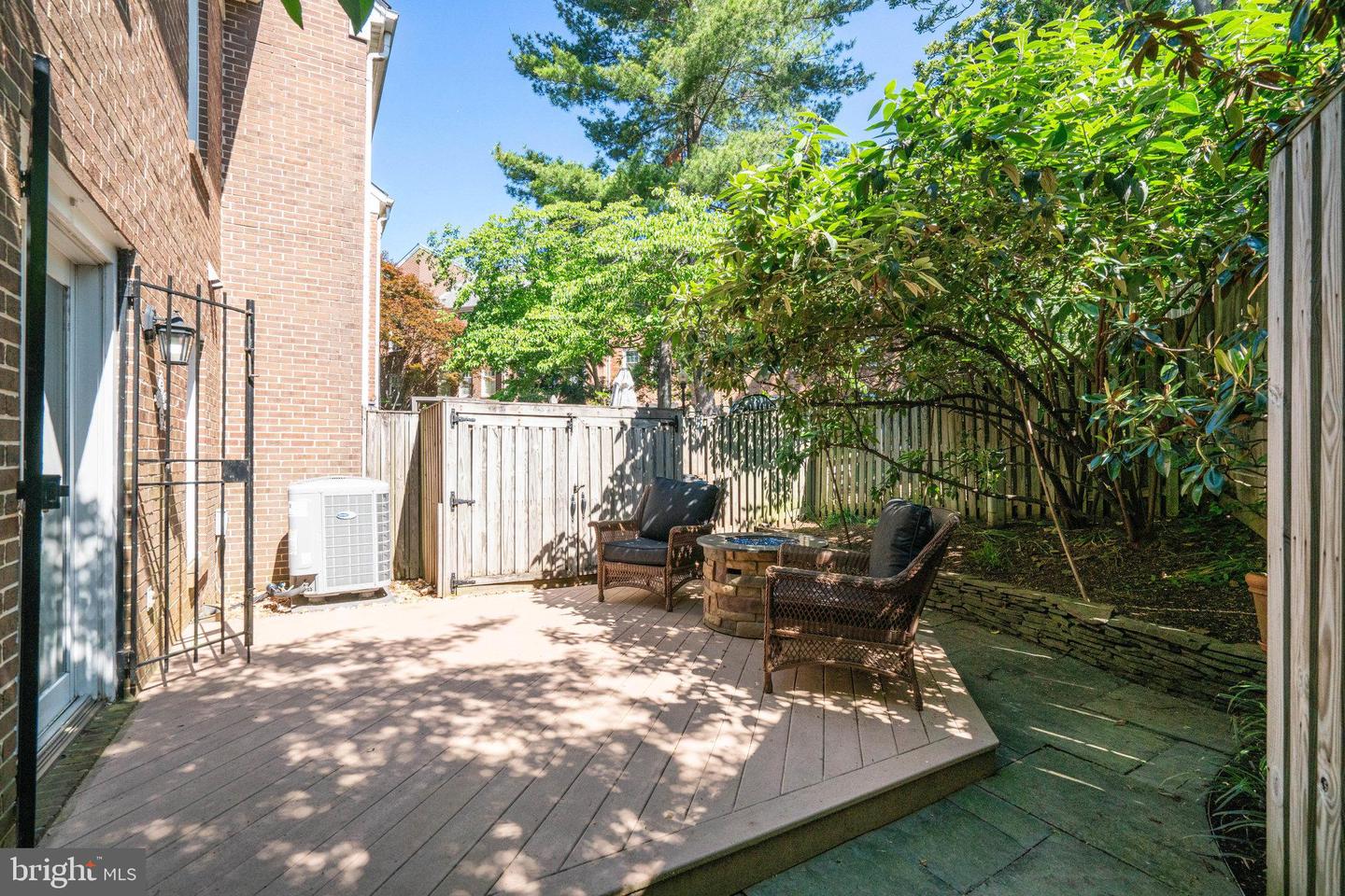 101 ROBERTS LN, ALEXANDRIA, Virginia 22314, 3 Bedrooms Bedrooms, ,2 BathroomsBathrooms,Residential,For sale,101 ROBERTS LN,VAAX2045346 MLS # VAAX2045346