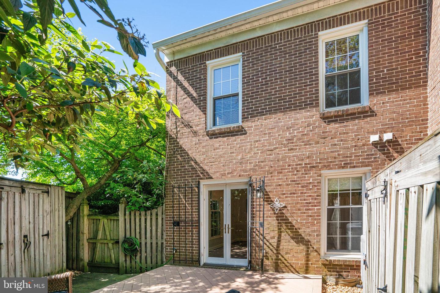 101 ROBERTS LN, ALEXANDRIA, Virginia 22314, 3 Bedrooms Bedrooms, ,2 BathroomsBathrooms,Residential,For sale,101 ROBERTS LN,VAAX2045346 MLS # VAAX2045346