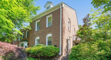 101 ROBERTS LN, ALEXANDRIA, Virginia 22314, 3 Bedrooms Bedrooms, ,2 BathroomsBathrooms,Residential,For sale,101 ROBERTS LN,VAAX2045346 MLS # VAAX2045346