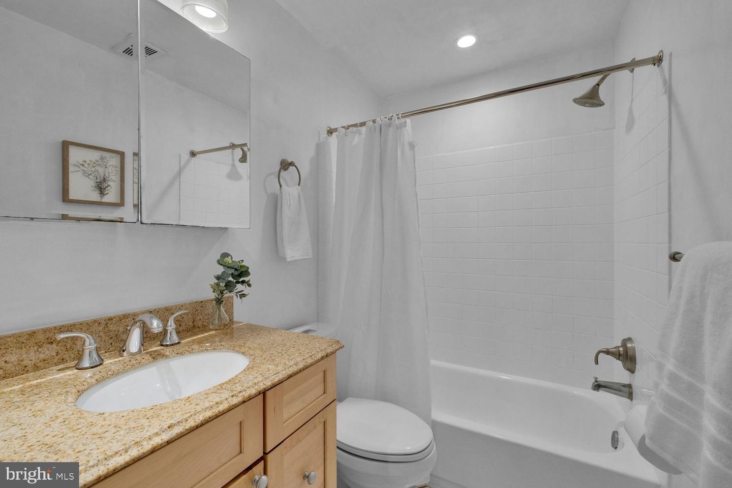 1316 NEW HAMPSHIRE AVE NW #503, WASHINGTON, District Of Columbia 20036, 1 Bedroom Bedrooms, ,1 BathroomBathrooms,Residential,For sale,1316 NEW HAMPSHIRE AVE NW #503,DCDC2200618 MLS # DCDC2200618