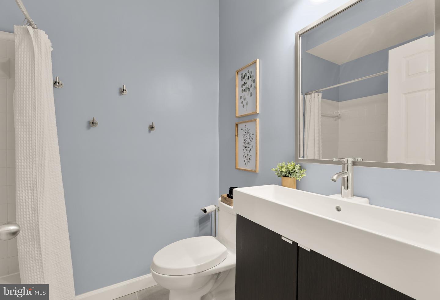 266 KENTUCKY AVE SE #B, WASHINGTON, District Of Columbia 20003, 2 Bedrooms Bedrooms, ,2 BathroomsBathrooms,Residential,For sale,266 KENTUCKY AVE SE #B,DCDC2200640 MLS # DCDC2200640