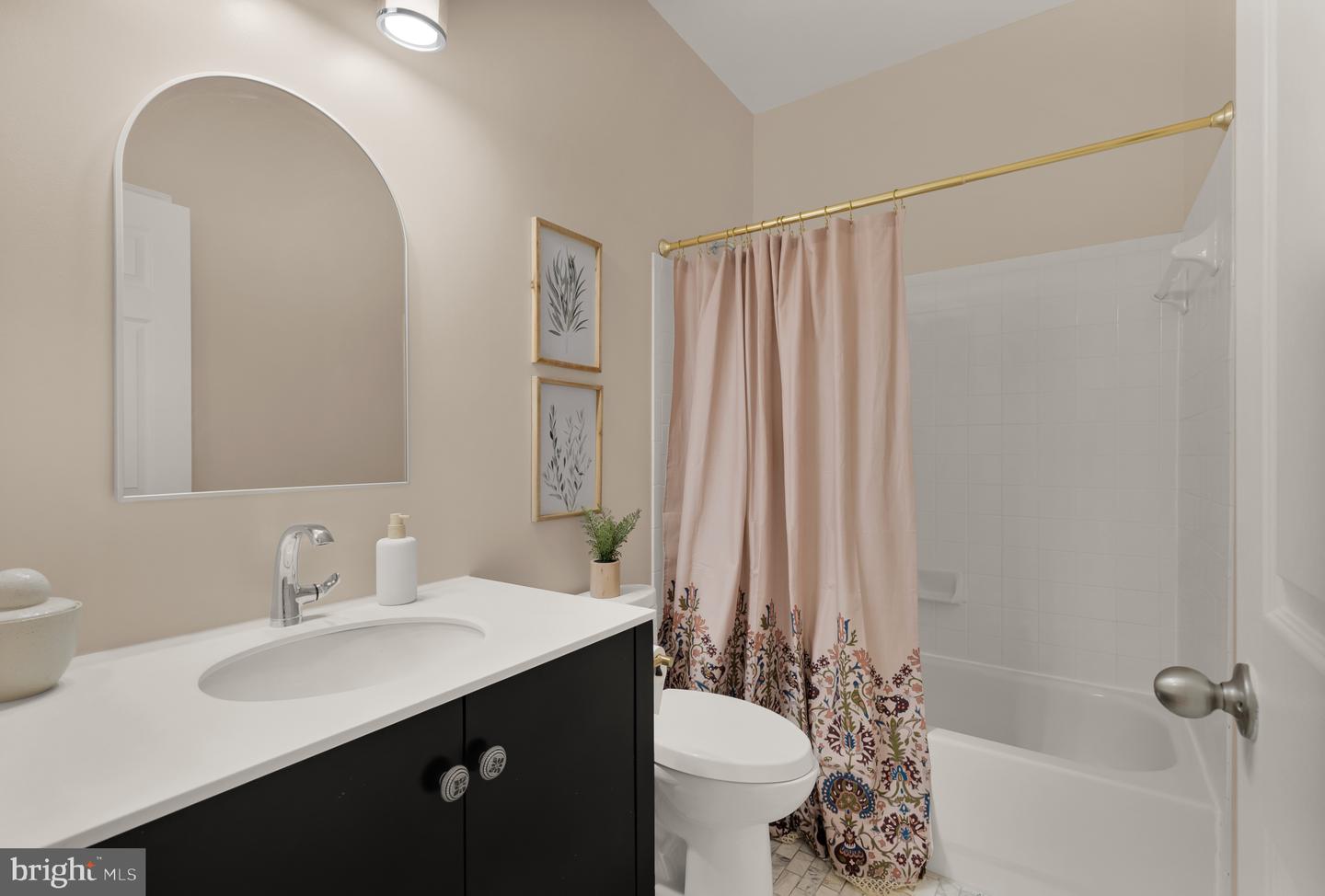 266 KENTUCKY AVE SE #B, WASHINGTON, District Of Columbia 20003, 2 Bedrooms Bedrooms, ,2 BathroomsBathrooms,Residential,For sale,266 KENTUCKY AVE SE #B,DCDC2200640 MLS # DCDC2200640