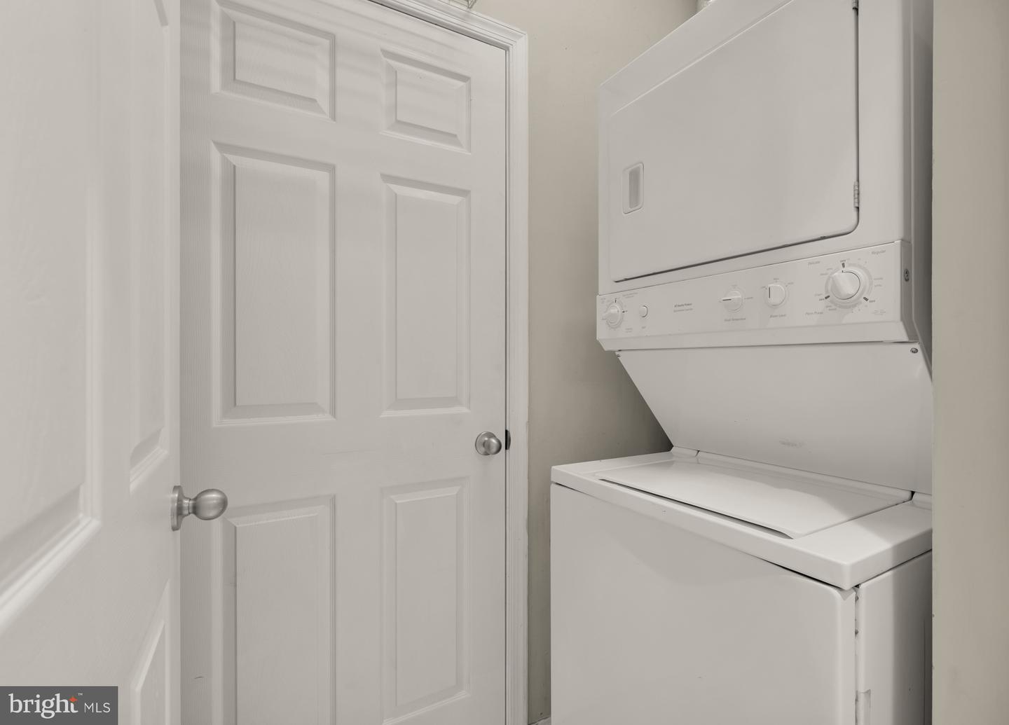 266 KENTUCKY AVE SE #B, WASHINGTON, District Of Columbia 20003, 2 Bedrooms Bedrooms, ,2 BathroomsBathrooms,Residential,For sale,266 KENTUCKY AVE SE #B,DCDC2200640 MLS # DCDC2200640