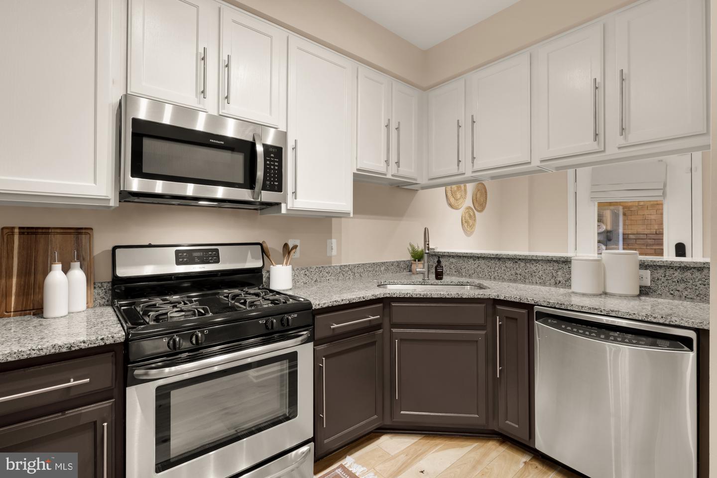 266 KENTUCKY AVE SE #B, WASHINGTON, District Of Columbia 20003, 2 Bedrooms Bedrooms, ,2 BathroomsBathrooms,Residential,For sale,266 KENTUCKY AVE SE #B,DCDC2200640 MLS # DCDC2200640
