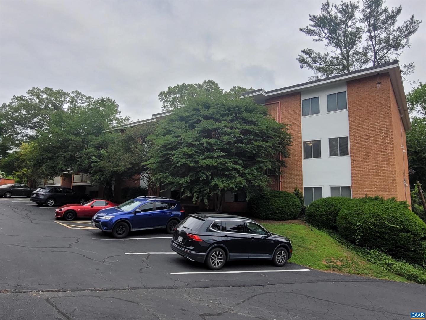 1800 JEFFERSON PARK AVE #92, CHARLOTTESVILLE, Virginia 22903, 2 Bedrooms Bedrooms, ,1 BathroomBathrooms,Residential,For sale,1800 JEFFERSON PARK AVE #92,664528 MLS # 664528