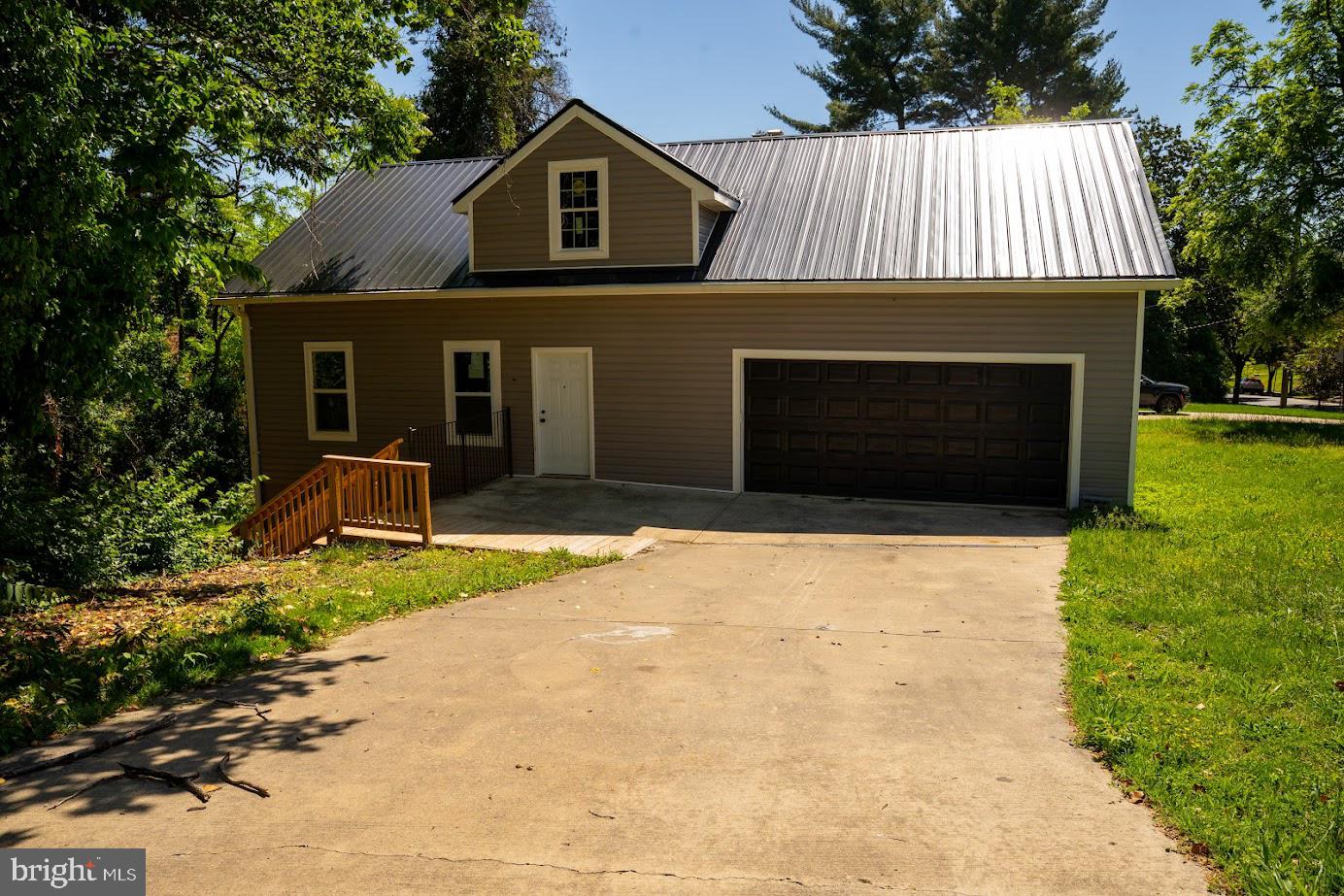 3704 SUITLAND RD SE, WASHINGTON, District Of Columbia 20020, 6 Bedrooms Bedrooms, ,6 BathroomsBathrooms,Residential,For sale,3704 SUITLAND RD SE,DCDC2200690 MLS # DCDC2200690